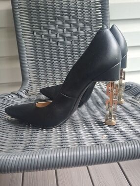 Katy Perry Black Pointed Toe Heels with Chain-Link Metallic Heel